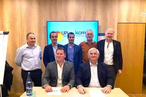 De izquierda a derecha, Boaz Oosthoek y José Buendía, responsables de negocio de Koppert España y UPL Iberia junto a otros directivos