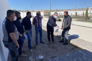 Los responsables visitan las obras en el Cementerio Municipal