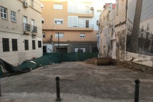 Solar de la calle Mariana con salida a la calle Lope de Vega, en el centro de la ciudad.