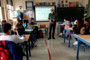 Encuentro del profesor Salvador Huertas Garcia con el alumnado de 6º del CEIP Madre de la Luz de Almería.