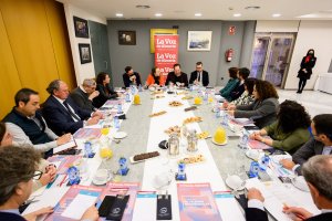 La Voz ha reunido en el Hotel Avenida a los Colegios Profesionales de Almería y Universidad para analizar los retos laborales.