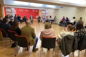 Juan Espadas se ha reunido con trabajadores de ayuda a domicilio.