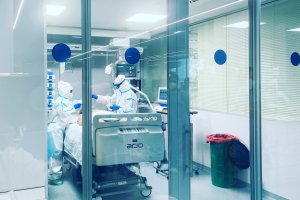 La situación en las UCI mejora de forma notable en los últimos días.