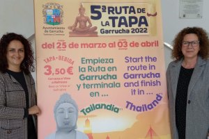 Las responsables presentan la nueva edición de la Ruta de la Tapa en Garrucha.