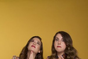 Las cómicas Carolina Herrera y Victoria Martín.