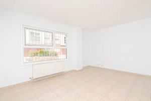 Imagen de un anuncio de alquiler de un piso.