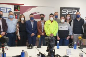 Parte de los invitados que ayer pasaron por el ‘Hoy por Hoy Almería’ junto con el equipo de la Cadena SER.