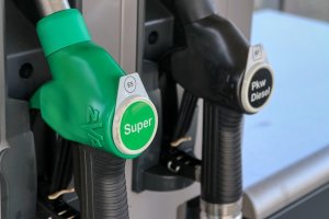 El precio de la gasolina está disparado.
