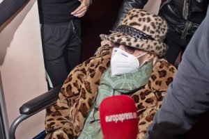 Concha Velasco acude al teatro, confiesa estar “muy bien”.