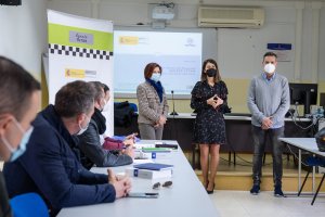 Ángeles Martínez ha visitado a los participantes del programa.