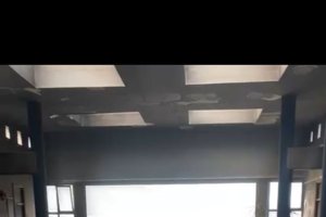 Imagen difundida por el Ayuntamiento del estado de la entrada del instituto.