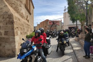 Motos a su paso por el municipio de Huécija. Foto publicada por el Ayto en RRSS.