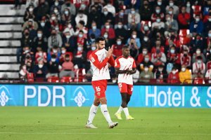 Lazo se despide al ser cambiado.