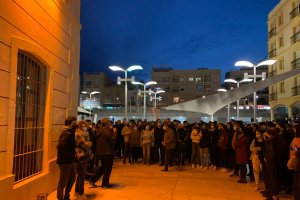 Concentración de repulsa en Garrucha contra el incendio intencionado de su Instituto.