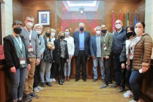 Autoridades veeratenses junto a los profesores de los diferentes centros internacionales que han visitado la localidad.