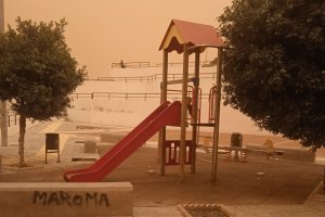 Espacio infantil en el parque de Las 80 Viviendas de Vera.