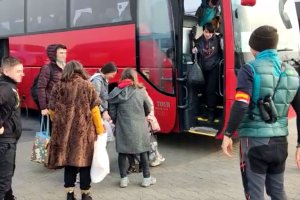 Momento del encuentro con los menores en la frontera.