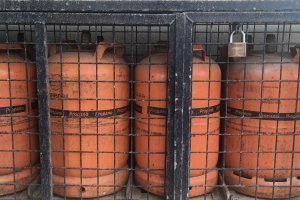 Según la Unión de Consumidores de Almería los sectores sociales de bajos ingresos económicos son usuarios de la bombona. Foto de V.N.