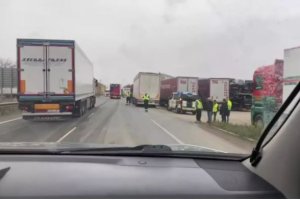 La Guardia Civil desaloja a piquetes durante el paro del transporte en La Rioja. Foto: Guardia Civil