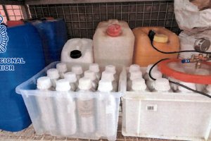 Utensilios encontrados en el piso de la Plaza de San Pedro.