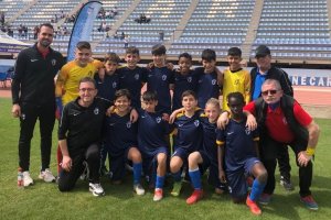 Foto de familia del equipo antes de pensar en la gran final.