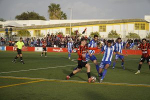 Un partido entre dos necesitados.