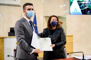 El alcalde de Almería, Ramón Fernández-Pacheco junto a la consejera de Agricultura, Ganadería, Pesca y Desarrollo Sostenible, Carmen Crespo