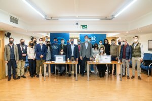 Foto de familia de los populares almerienses, este lunes en la sede del PP.