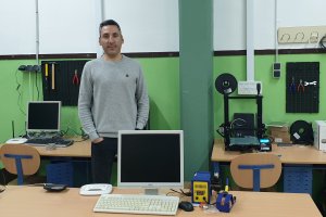 José Alférez, en el aula de informática