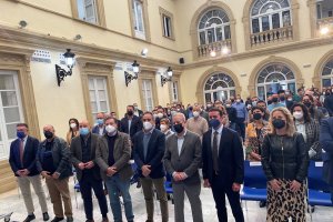 Foto de familia tras la inauguración de la jornada.