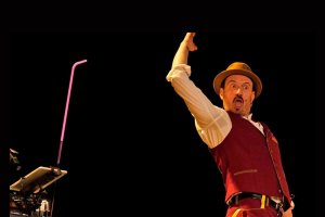 El humorista O´Dogherty en el escenario.