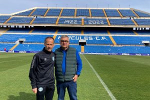 Fran Alcoy con José Antonio Gázquez, delegado del equipo.