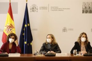 El Gobierno acuerda ayudas y subvenciones para los transportistas.