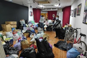 Imagen de archivo de la clasificación de la ayuda urgente a los damnificados del incendio de Atochares. Facebook de la asociación.