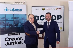 Firma convenio Dcoop y Cajamar