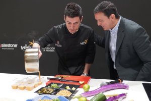 Pablo Fuente, chef de Bacus, con Javier Aureliano García.