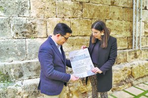 El diputado Manuel Guzmán y la alcaldesa de Laujar, Almudena Morales.