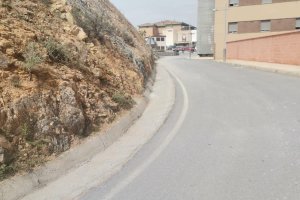 La calle al Cementerio de Macael ya está abierta tras los daños por las lluvias.