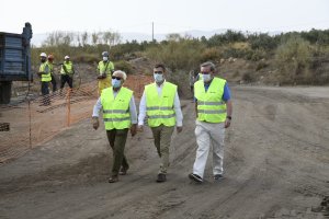 Desde la izquierda, Manuel de la Fuente, el ministro Félix Bolaños y Fernando Martínez, secretario de Estado.