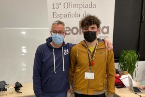 Manuel Céspedes Gallardo junto a su profesor, Agustín Ramos.