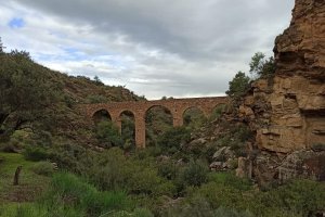 El primer arco por la izquierda presenta una clara deformación. Foto: Ayuntamiento de Albanchez.