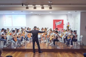 La Escuela de Música, Danza y Teatro ofrece a los ex-alumnos la posibilidad de participar en conciertos y lecciones.