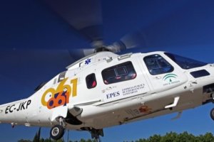 Foto de archivo de un helicóptero del 061.