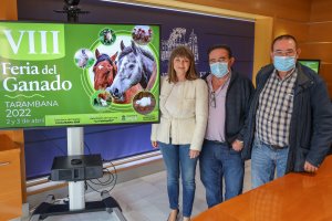 Luisa Barranco, edil de Turismo, y responsables de la Asociación ‘La Fabriquilla’ y de la Junta Local.