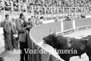 Antonio Cano Gea grabando para TVE una corrida en la Plaza de Toros de Almería.