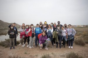 Los alumnos del CEIP Reyes Católicos en una de las rutas organizadas por la Asociación Salvar al Salar de los Canos.