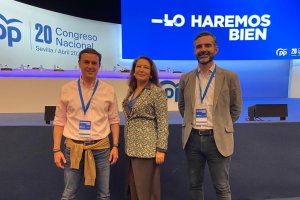 Desde la izquierda, Javier A. García, Carmen Crespo y Ramón Fernández-Pacheco, en el congreso.