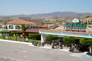 Exterior del restaurante Mi Casa ubicado en El Real de Antas desde hace más de 60 años.