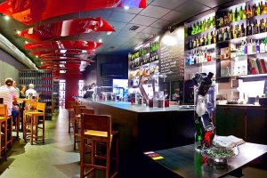 Imagen del interior de Restaurante Bacus, ubicado en Camino de los Parrales, 330 (Aguadulce).