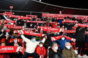 Las localidades se pueden adquirir on line, de manera presencial en la sede del club y en las taquillas del Estadio.